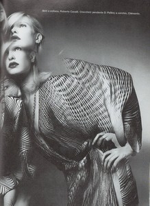 glamour italy febr 2001 malin and christina (5).JPG