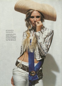 elle russia may 2003 kirsty hume 5.jpg