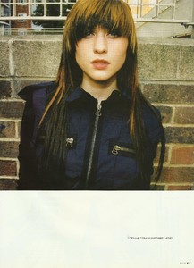 44 oct 2003 elle russia.jpg