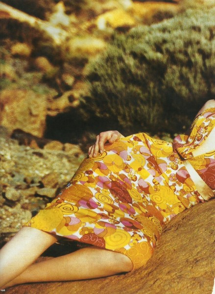 elle ru june 2004 7.jpg