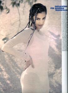 Yameen-Ghauri-ELLE-Germany-June-1993-Die-Neue-Romantik-Zopfe-Dominique-Issermann-05.thumb.jpg.e811dd162c68fcb7040feb8d4ed9a3a1.jpg