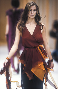 alberta-ferretti-ss-1994-24.thumb.jpg.8f3f133832ce9fc2efb959c6709bf7fc.jpg