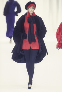 complice-fw-1993-12.thumb.jpg.aee7b993a975f1648c7513e023c1aceb.jpg