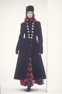 dolce-gabbana-fw-1993-5.thumb.jpg.6bf462403f75a2172d2c813e5f516f43.jpg