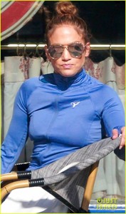 jennifer-lopez-lunch-april-2018-west-hollywood-01.thumb.jpg.55829d118ee1c8a9a07c3bc67aafb430.jpg