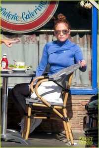 jennifer-lopez-lunch-april-2018-west-hollywood-02.jpg