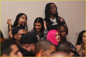 kylie-jenner-nicki-minaj-tao-revolve-party-04.thumb.jpg.fd719b63435d645e638468ebb83b83de.jpg