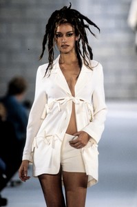 nicole-miller-ss-1994-7.thumb.jpg.80d8d37c7ba868ff14c76cde20a5080f.jpg