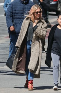 sienna-miller-out-with-a-friend-in-nyc-04-20-2018-0.jpg