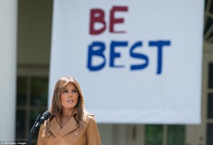 4BF35AE000000578-5700751-CAPTIVE_AUDIENCE_Melania_Trump_spoke_about_respectful_online_beh-a-36_1525723154879.jpg