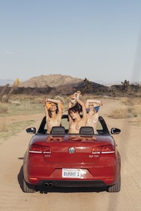5ae8987126aa5_MeganSamperi-LorenaMedina-EmilyShriner-ChristophervonSteinbach_RoadtoPalmSprings(14).thumb.jpg.57e69d00836b3d38ee9e3ae4897fa5e1.jpg