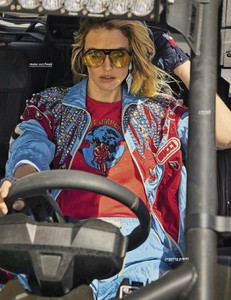 Vanity Fa2-page-005.jpg