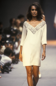 alberta-ferretti-ss-1991-2.thumb.jpg.28b815e16a4234dbff1d085b0a79fa9d.jpg