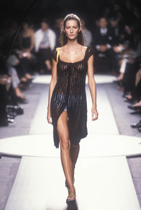 alberta-ferretti-ss-2000-10.thumb.jpg.c1169552ecb7ac634f0d56e1d1955378.jpg