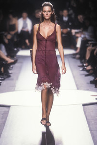 alberta-ferretti-ss-2000-3.thumb.jpg.e6c2d19b29acb6f14d172d5c58ceb35a.jpg