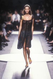 alberta-ferretti-ss-2000-9.thumb.jpg.040d98d1899fcc3c4194a9507b07940c.jpg