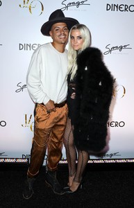 ashlee-simpson-jennifer-lopez-celebrates-release-of-new-single-dinero-in-las-vegas-3.jpg