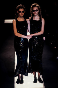 emporio-armani-fw-1997-3.thumb.jpg.bd9883453b108906c4189bb51672ae2c.jpg