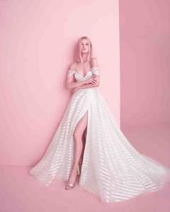 hayley-paige-wedding-dress-spring-2019-01_vert.thumb.jpg.a63413b5e4fad5bae5c30070fcd6bf42.jpg