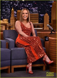 jennifer-lopez-jimmy-fallon-have-hilarious-fast-dance-off-to-70s-slow-jams-01.jpg
