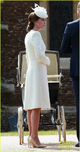 kate-middleton-has-worn-her-royal-wedding-outfit-twice-before-06.jpg