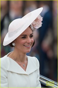kate-middleton-has-worn-her-royal-wedding-outfit-twice-before-21.jpg
