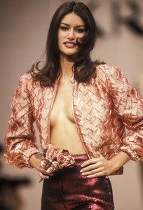 krizia-fw-1992-39.thumb.jpg.aacfd4a92418216ab8c20742ce348699.jpg