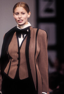 krizia-fw-1993-10.thumb.jpg.7996898582e374fd8a27cea02277a690.jpg