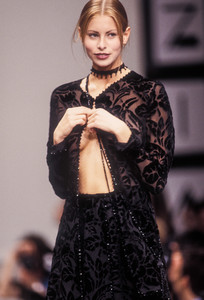 krizia-fw-1993-13.thumb.jpg.1d5177131075bebb4193d7a99a5ff433.jpg