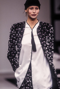 krizia-fw-1993-8.thumb.jpg.64ec1936c82750ae980a87edbf88a37f.jpg