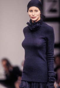 krizia-fw-1993-9.thumb.jpg.30e6b46c0ea90e4704cf6f272cb287a6.jpg