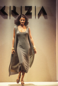 krizia-ss-1993-1.thumb.jpg.eea7788ce8efb8b370b1ae62ff554915.jpg