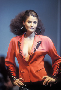 krizia-ss-1993-10.thumb.jpg.5221fee725bb5e10551685794127ebab.jpg
