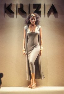krizia-ss-1993-14.thumb.jpg.41be1c9dd2e993bbb81e7cd79067d988.jpg