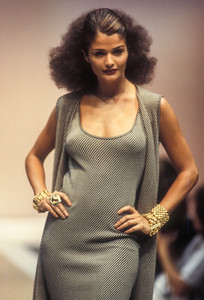 krizia-ss-1993-4.thumb.jpg.d18f181225f4f013721d16dd9160faa8.jpg