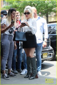 lady-gaga-greets-fans-during-another-day-at-the-studio-14.jpg