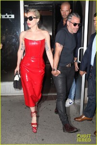 lady-gaga-rocks-red-leather-dress-with-christian-carino-01.thumb.jpg.f401d5e776a748be793e73305edb471b.jpg