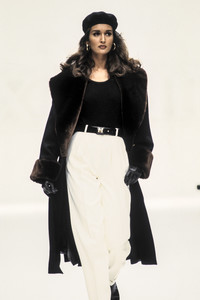 max-mara-fw-1991-1.thumb.jpg.78cf22748a2deec9d1965d80a30eec05.jpg