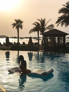 piscine-nabilla-benattia-dubai.jpg