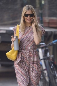 sienna-miller-on-her-phone-running-errands-in-nyc-05-02-2018-8.jpg