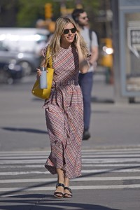 sienna-miller-on-her-phone-running-errands-in-nyc-05-02-2018-9.jpg