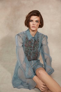 04-Alberta-Ferretti-Pre-Fall-18.thumb.jpg.d763efe49855703707a64058a7f5e5f2.jpg