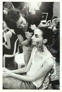 Lofficiel russia october 2002 runway 9.jpg