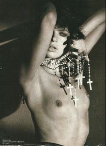 Lofficiel russia october 2002 Griet Troch 1.jpg