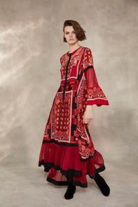 14-Alberta-Ferretti-Pre-Fall-18.thumb.jpg.68524dea5dbb74310ec8e05bd71e06f8.jpg