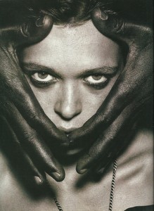 Lofficiel russia october 2002 Griet Troch 8.jpg