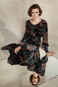 30-Alberta-Ferretti-Pre-Fall-18.thumb.jpg.e6902f6a9d96810c5f4199d0c5fa0755.jpg