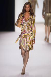 916417612_Missoni2000WomenRTW23.thumb.jpg.0b87fb63f0dc905028492d636c9391d9.jpg