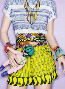 Spice_Girl_Meier_Teen_Vogue_June_July_09_05.thumb.jpg.a068884cf3b63bb7aada698801af0458.jpg