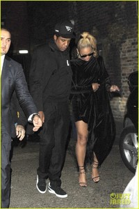 beyonce-jay-z-step-out-for-date-night-in-london-01.jpg